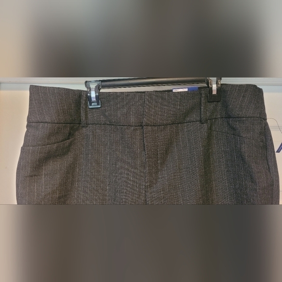 NWT $50 Women's Apt. 9 Mid Rise Boot Cut Tummy Control Dark Gray Black Pants NEW - Picture 2 of 11